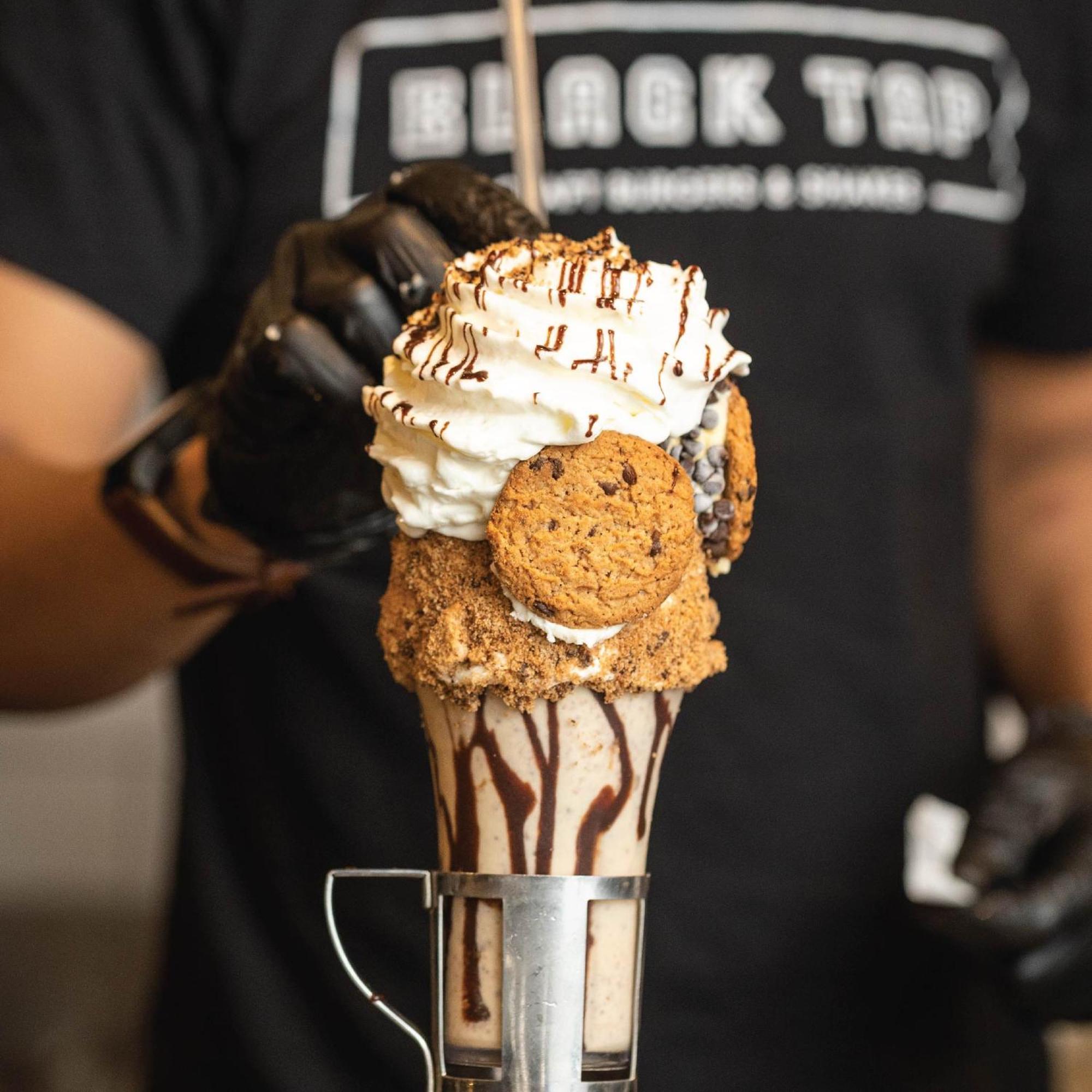 Royal Saray Resort Manama Exteriör bild A cookie milkshake