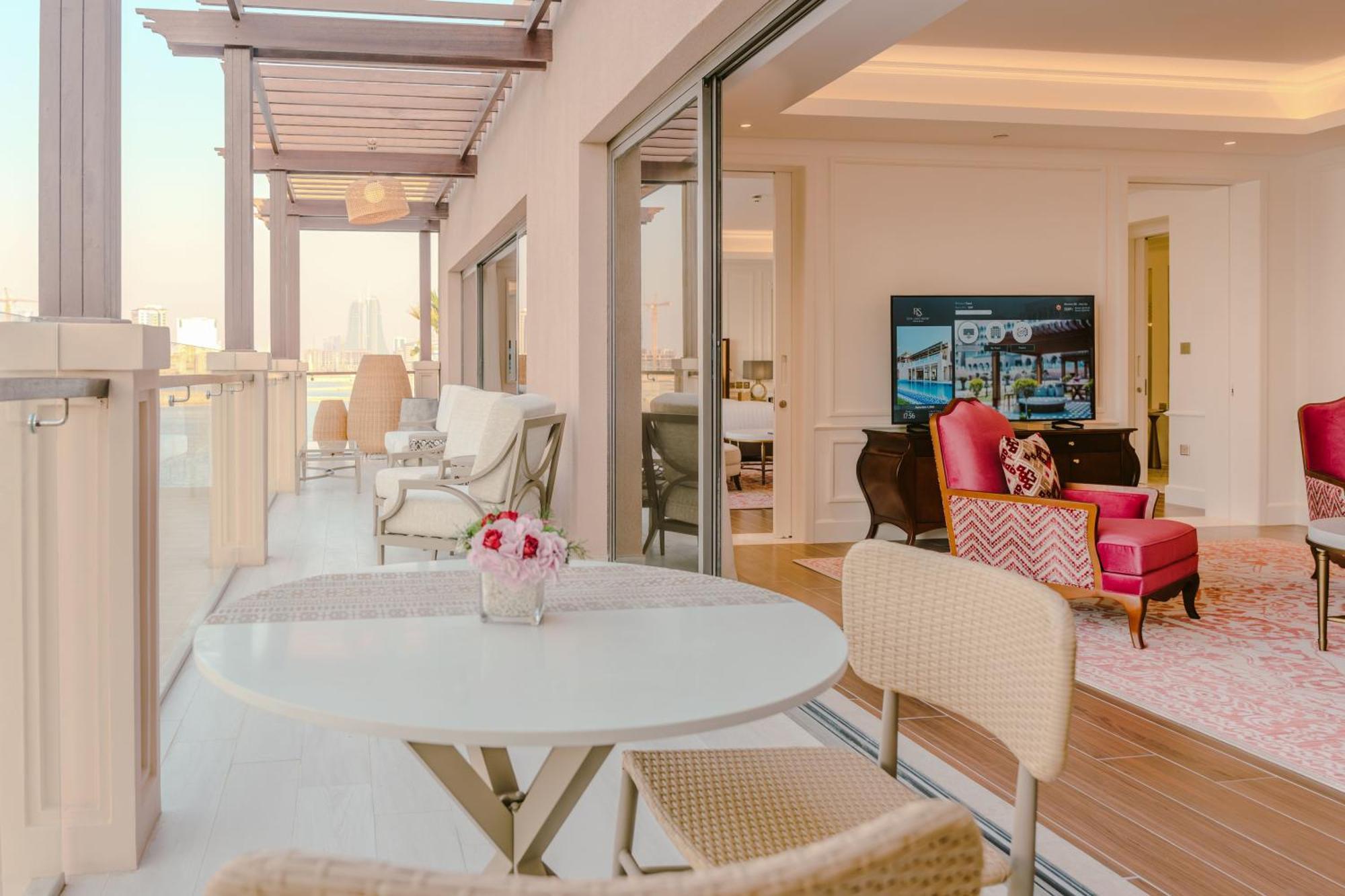 Royal Saray Resort Manama Exteriör bild A suite at the Ritz-Carlton, DIFC