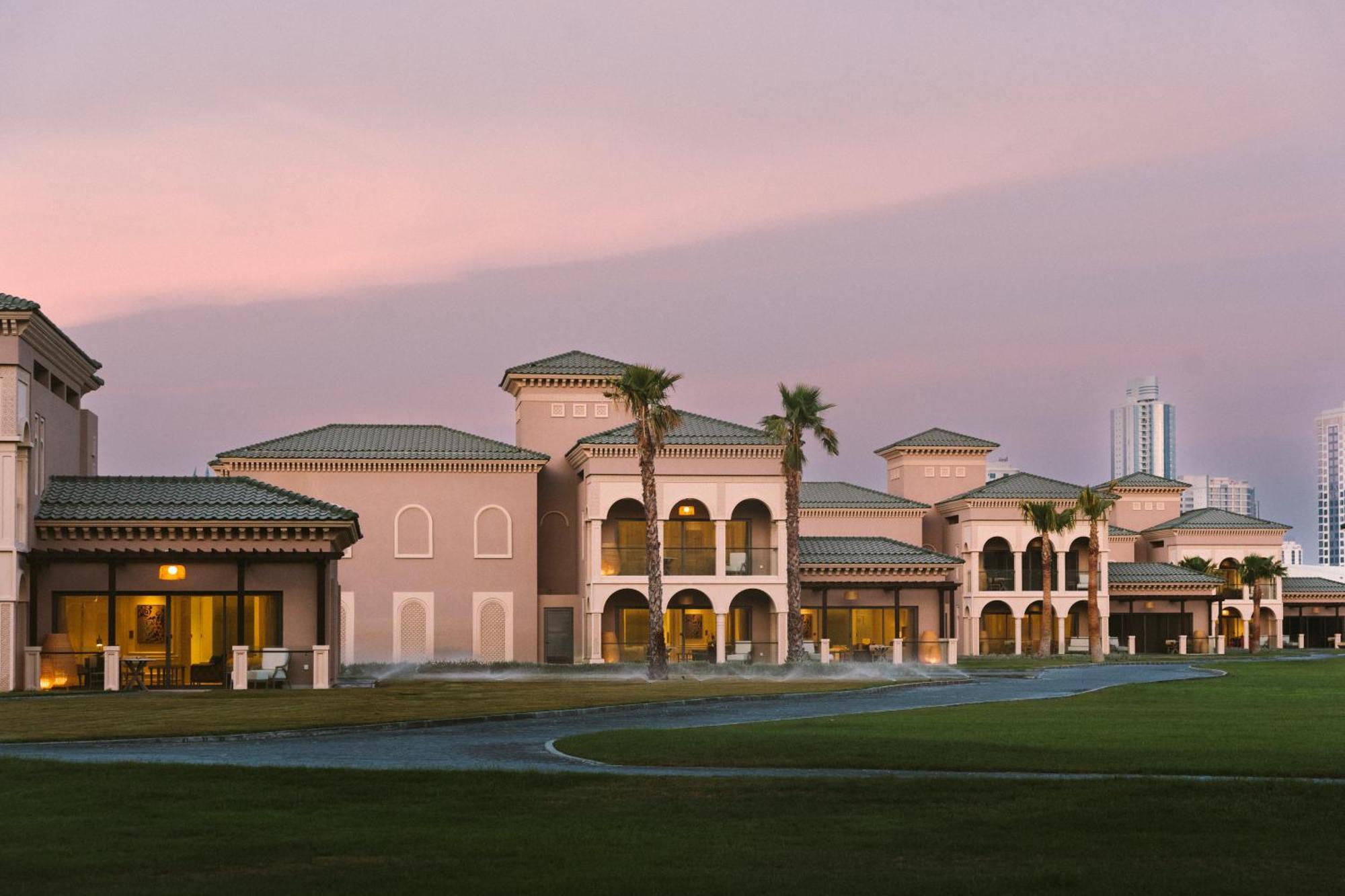 Royal Saray Resort Manama Exteriör bild