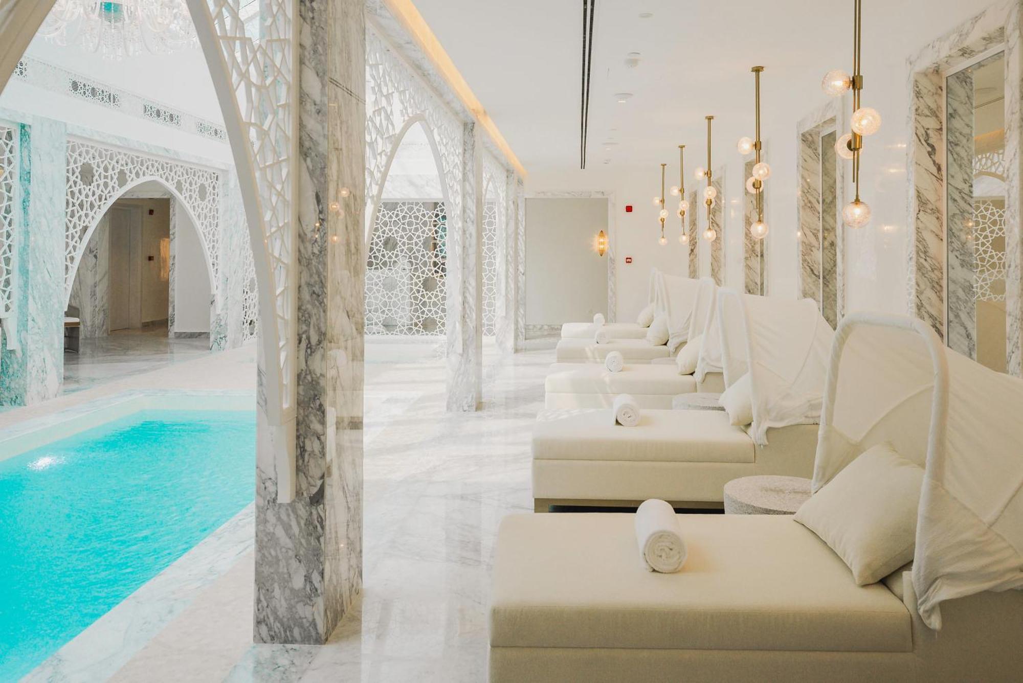 Royal Saray Resort Manama Exteriör bild